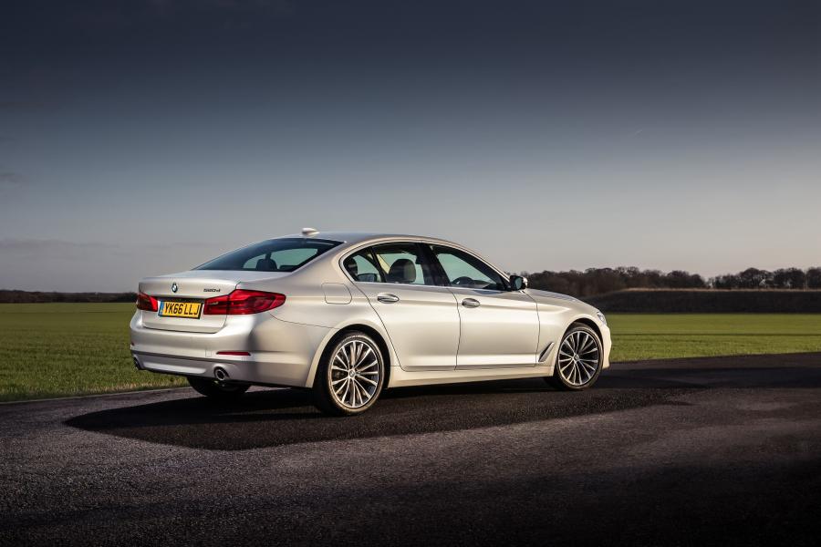  BMW 520d SE Sedan 2017 года  (UK) (фото 15 из 18)